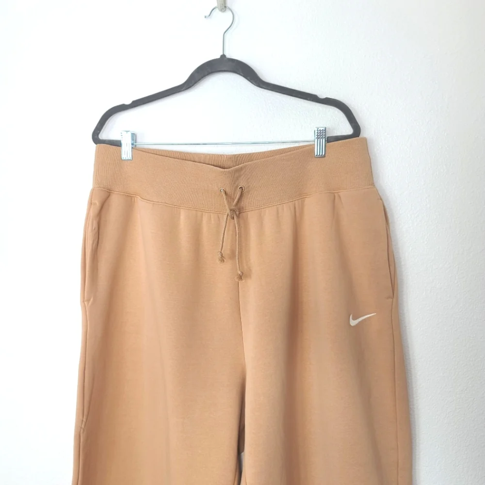 NIKE Sportswear Phoenix Fleece Plus Size Tracksuit Joggers Tan
